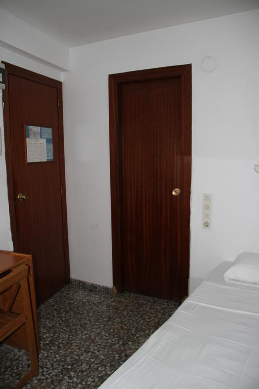 Hostal Mengual Gandia Room photo